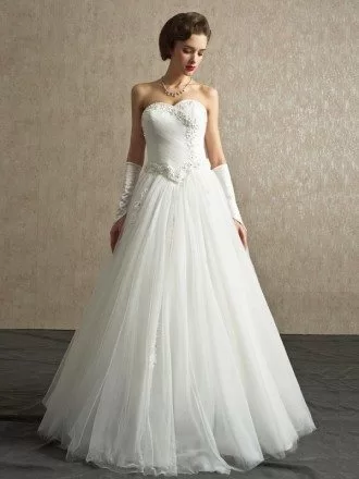 Beautiful A-line Sweetheart Tulle Wedding Dress with Beading
