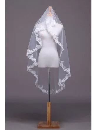 Mid Veil with Scalloped Edges and Lace
