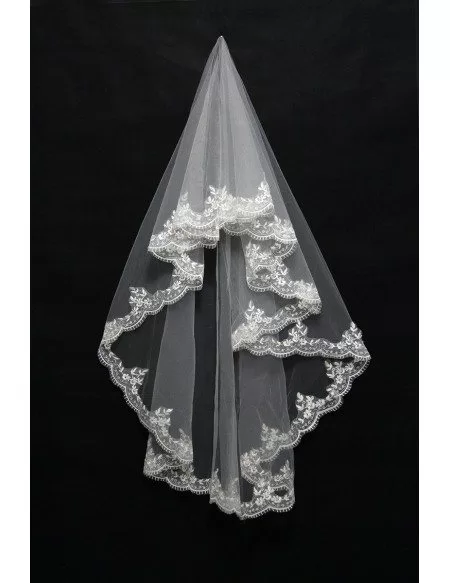 Elegant Short White tulle bridal veil with lace trim