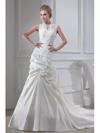 Sleeveless Lace Ruffled Wedding Dress with Buttons Back
