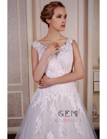 Ball-Gown Scoop Neck Court Train Tulle Wedding Dress With Appliquer Lace