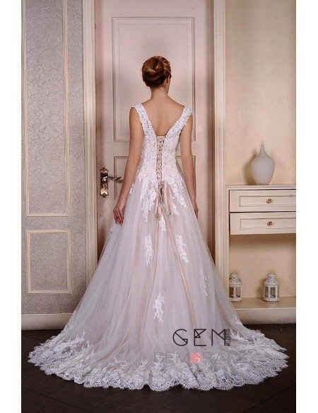 Ball-Gown Scoop Neck Court Train Tulle Wedding Dress With Appliquer Lace