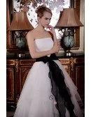 Ball-Gown Strapless Sweep Train Organza Wedding Dress With Appliquer Lace Bow