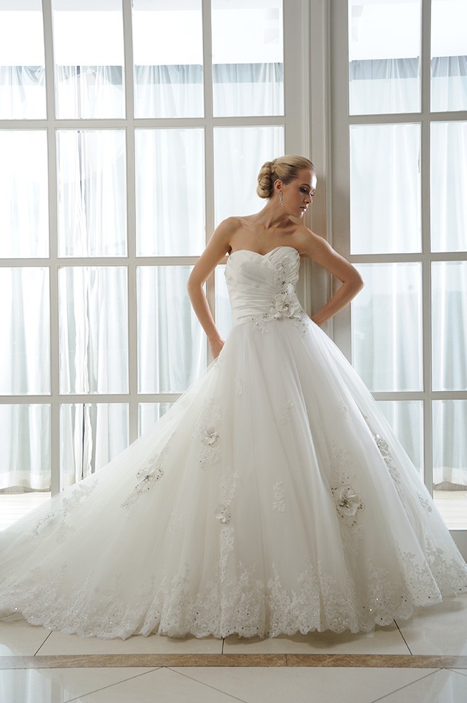 Ball-Gown Sweetheart Court Train Tulle Wedding Dress With Beading ...