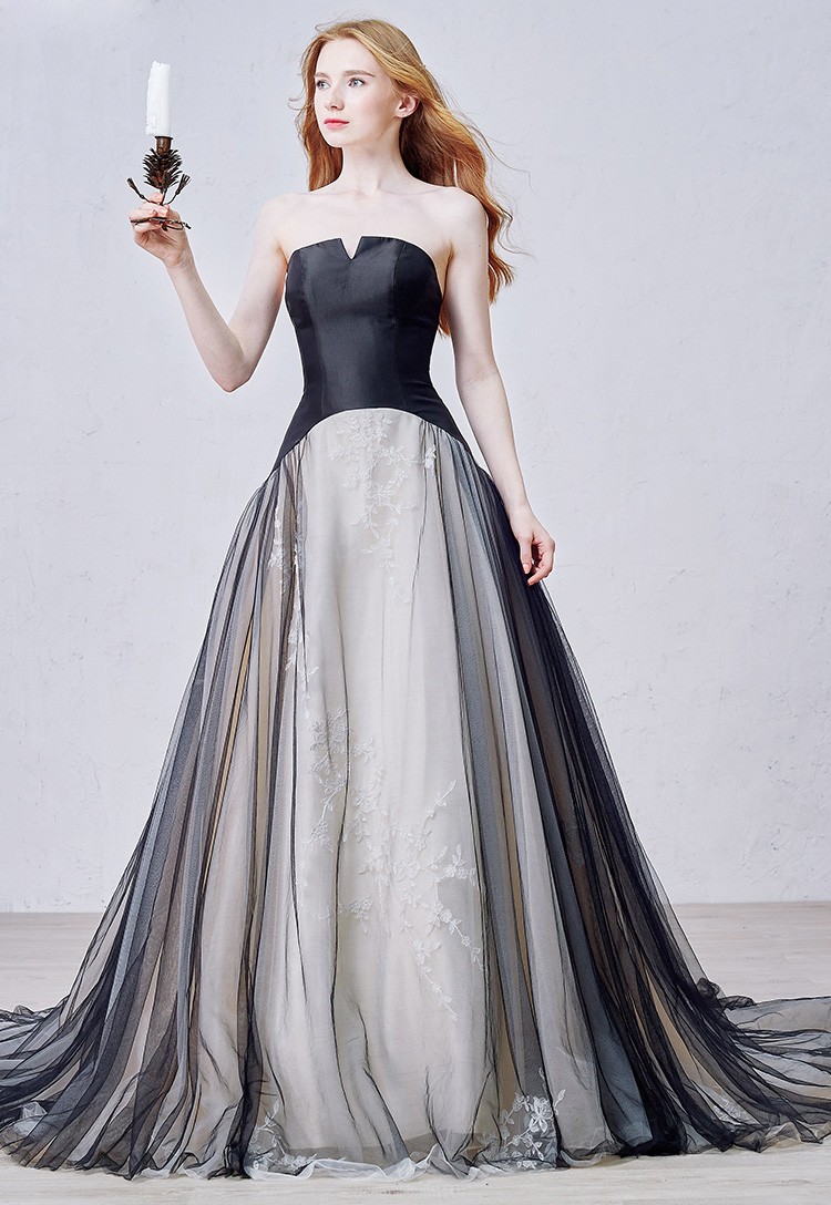 Unique BallGown Strapless Court Train Tulle Wedding Dress With