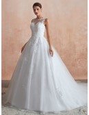 2020 Sleeveless Tulle Lace Ballroom Bridal Gown With Buttons