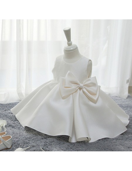 Simple Satin Sleeveless Wedding Couture Flower Girl Dress with Big Bow Decoration