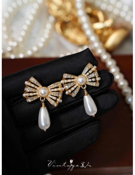 Claire's Vintage Antique Style Chunky Crystal Flower Clip-On Earrings - 3cm Big Brass Flower