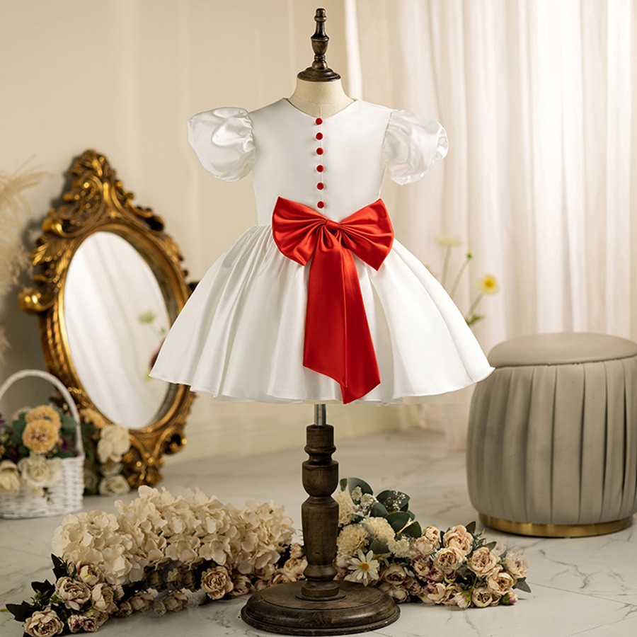 white closet elements linen dress Sunday Saint-Tropez