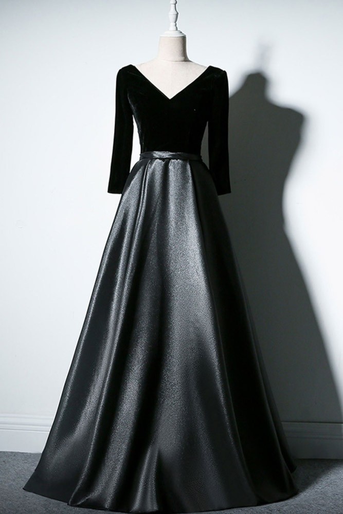 Black elegant sleeveless dress