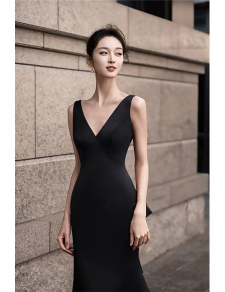Formal Black Wedding Dress For Women - Modern Mermaid Silhouette With Train & Low Back Bow