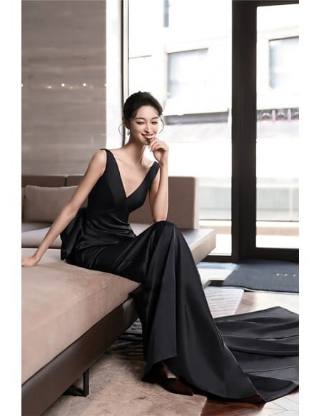 Formal Black Wedding Dress For Women - Modern Mermaid Silhouette With Train & Low Back Bow