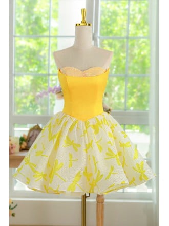 Vibrant Yellow And White Homecoming Dress With Floral Print And Sweetheart Neckline Short Length For Prom