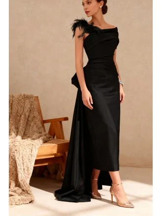 Elegant Black Wedding Party Dress with Sheath Silhouette and Feather Accent