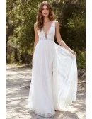 Boho Lace Deep-V Wedding Dress with Flowing Tulle Skirt for Outdoor Ceremonies
