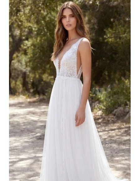 Boho Lace Deep-V Wedding Dress with Flowing Tulle Skirt for Outdoor Ceremonies