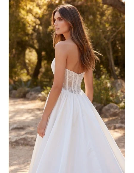 Romantic Corset Lace A-Line Wedding Dress for Outdoor Garden Ceremonies
