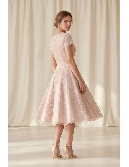 Vintage Lace Tea-Length Wedding Dress with Short Sleeves for Courthouse Ceremonies