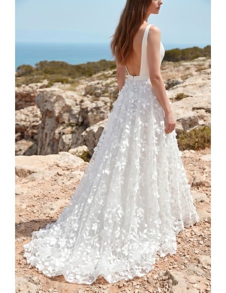 Plunge-Neck Floral Applique Wedding Dress with Leg Slit for Beach Ceremonies