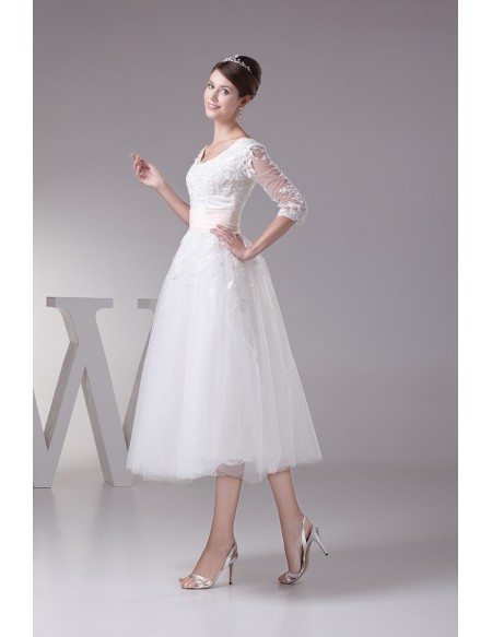 A-line Scoop Neck Tea-length Tulle Wedding Dress With Appliques Lace